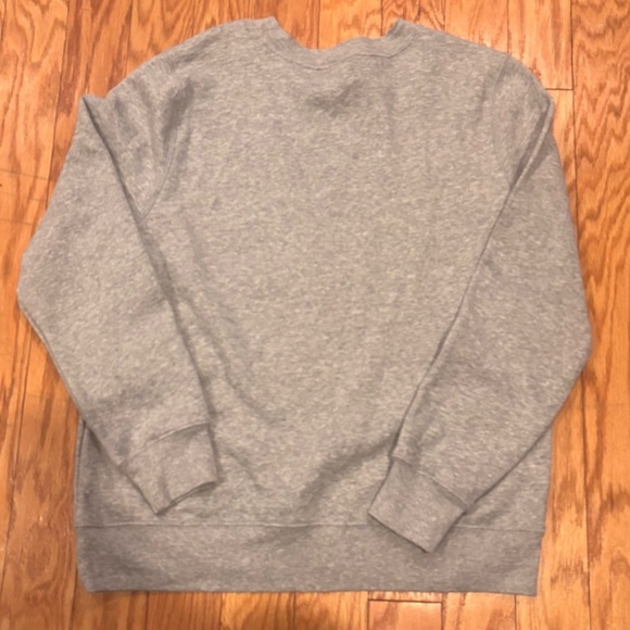 Women's Sweatshirt Gray Cardinal Bird Embroidered Winter Christmas Size Medium - Picture 5 of 6